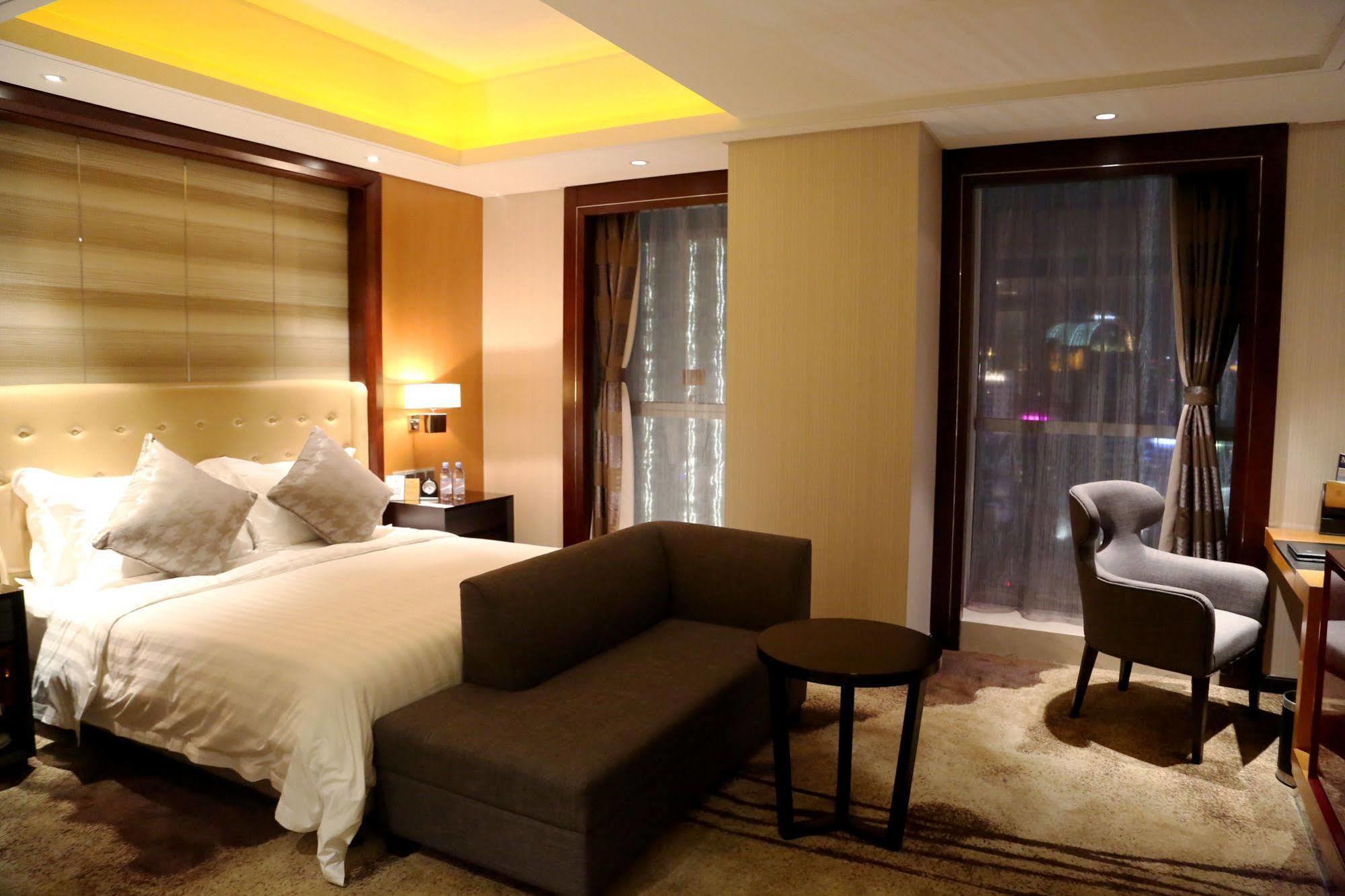 Lia! Chengdu Hotel Kültér fotó