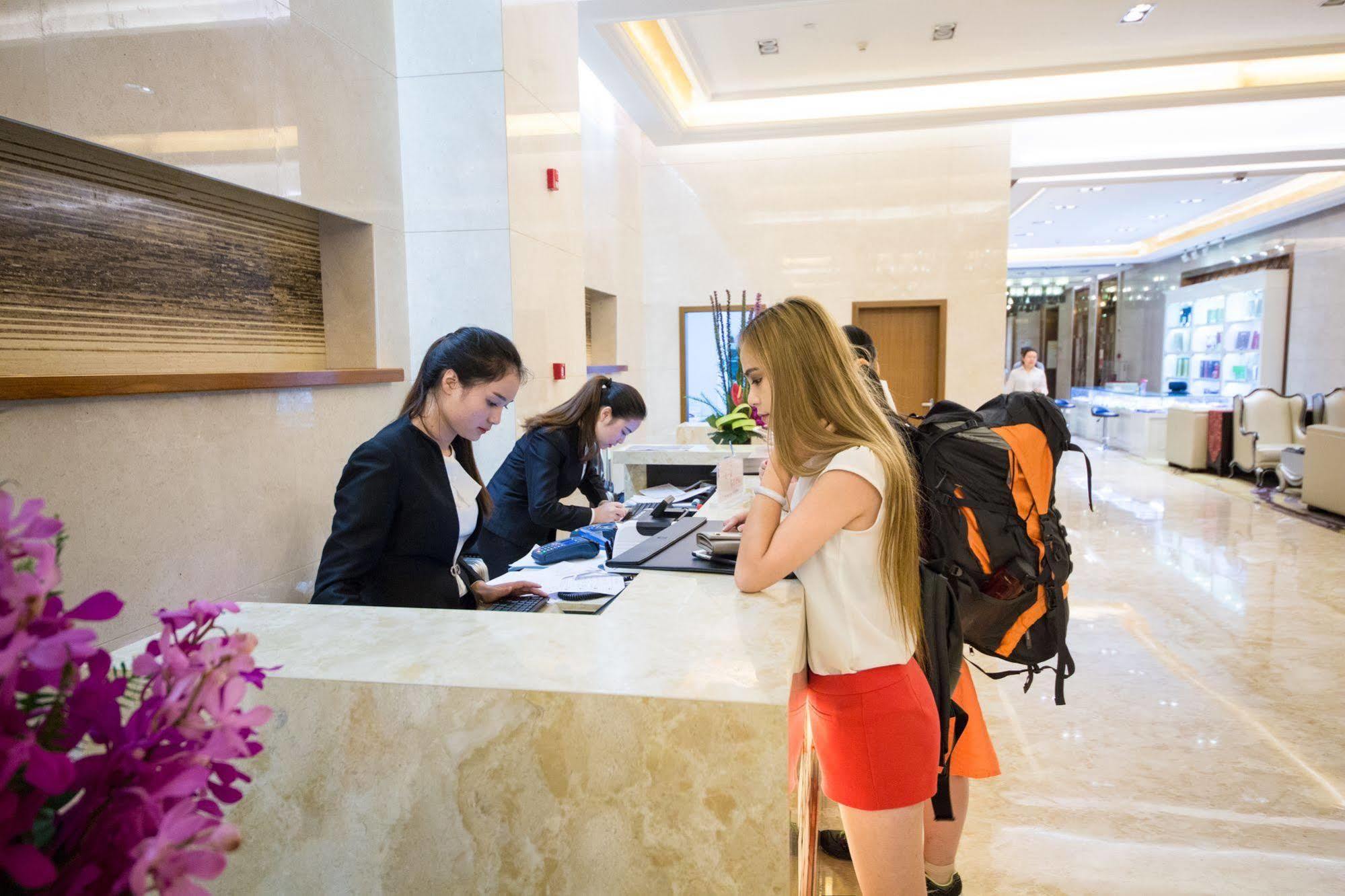Lia! Chengdu Hotel Kültér fotó
